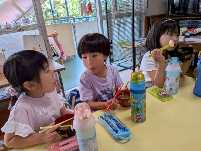 食べる2